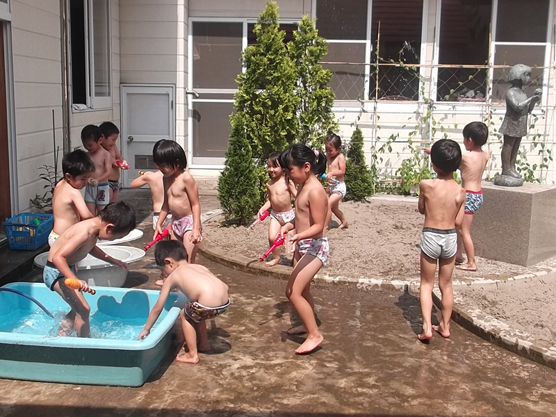 プール遊びで過ぎゆく夏を楽しむ Highslide JS